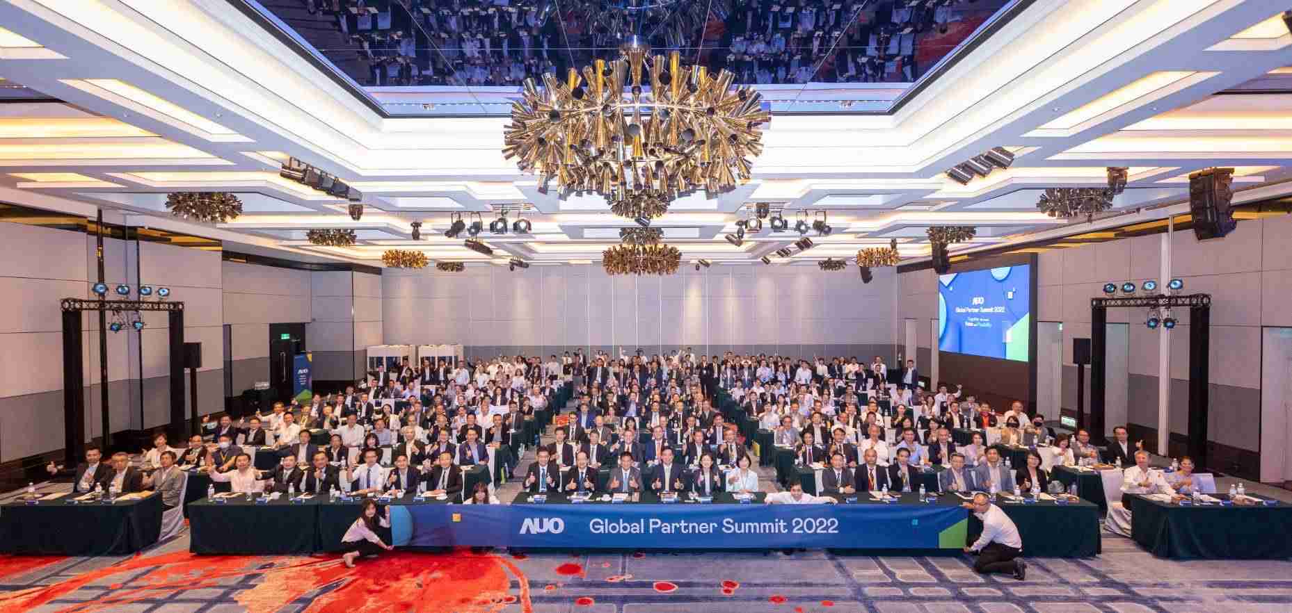 友達推動「安心、、、、創新、、用心、、同心、、盡心」五星職旅，，，為菲籍員工打造全方位照護，，，首度贏得「人權實踐與發展領袖獎」殊榮