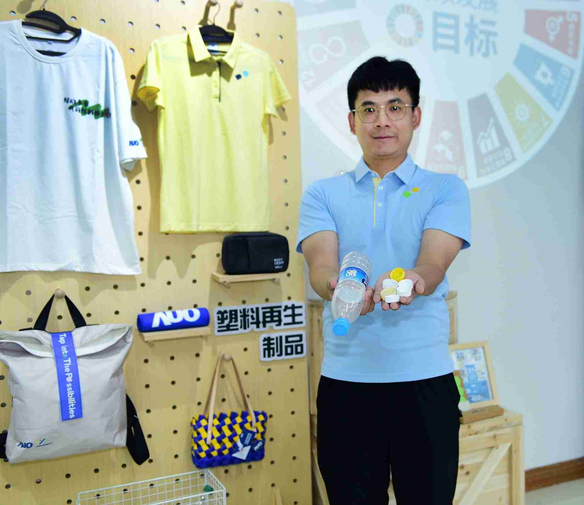 「2024智慧z6mg·人生就是博展」永续发展馆中，，，，展示z6mg·人生就是博厦门驱动永续发展之成果，，，，包含将厂内废弃物再制为实用物品，，将永续发展理念深植于员工生活日常实践